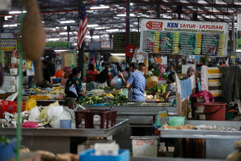 People are seen shopping for groceries on the eve of MCO 2.0 here at the Seberang Jaya Wet Market in Penang January 12, 2021. — Picture by Sayuti Zainudin