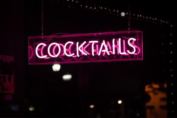 Oxford Mail: Neon cocktail sign. Credit: Canva