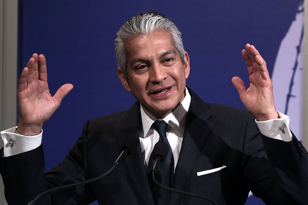 Javier Palomarez speaks during a meeting.