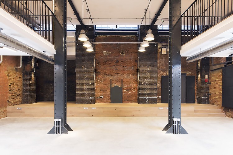 Commercial Office CAT A fit out, London. Image Courtesy of Simone de Gale