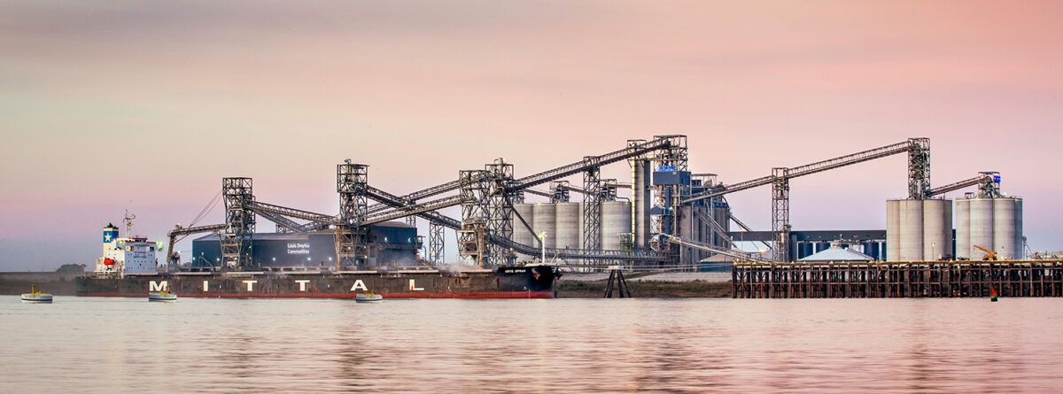 Part of the port complex. (Photo: pgbr.com)