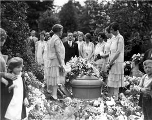 The funeral of Thea Foss.
(Photo: Tacoma Public Library/historylink.org)