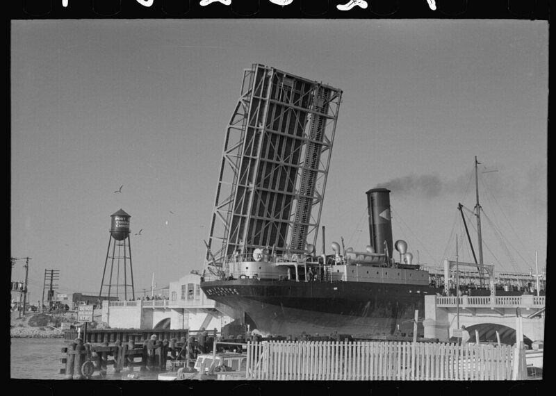 The port in the 1930s. (Photo: atlasobscura.com)