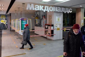 Shoppers strolling by a shuttered Moscow McDonald’s earlier this week probably won’t have to wait long to address their next Big Mac attack. Russian state news outlet RIA Nvosoti, as well as numerous social media users, reported “business as usual” at many closed Golden Arches — courtesy of independent franchisees defying shutdown orders from head office.