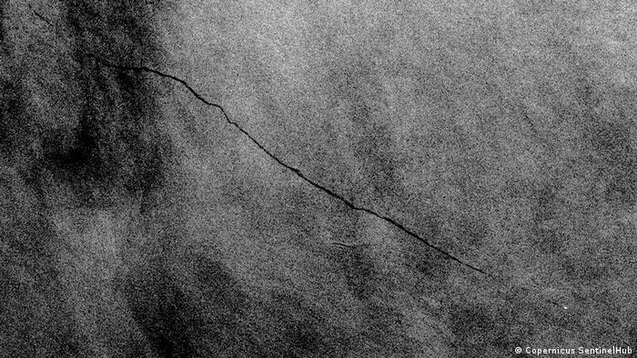 Potential oil slick detected by radar satellite Sentinel 1 on April 13, 2021