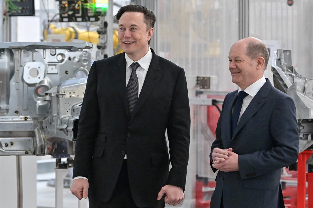 Elon Musk and Olaf Scholz