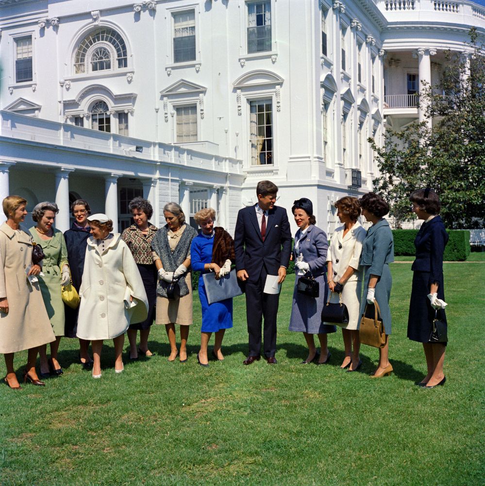 President Kennedy and members of the Whirly-Girls. Ann Shaw Carter is at the far right. (Photo: jfklibrary.org)