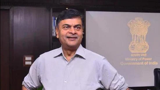 Union power minister R K Singh chaired a meeting this week with officials of the Gujarat government and a few other states and also independent power producers (IPP) with imported coal-based (ICB) plants. Union power minister R K Singh chaired a meeting this week with officials of the Gujarat government and a few other states and also independent power producers (IPP) with imported coal-based (ICB) plants.