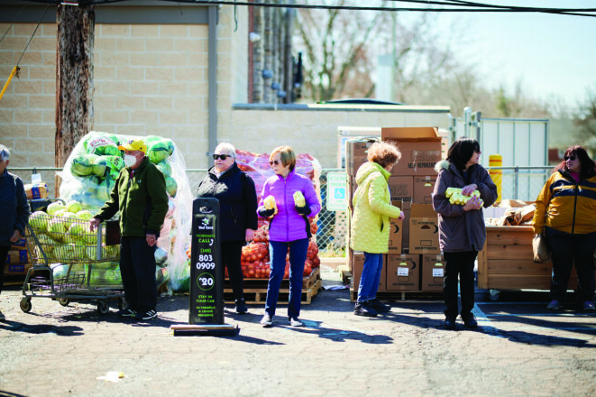 Volunteers and staff distributed 700 Passover packages in Yad Ezra’s parking lot.