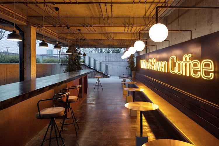 Sunken space of BaiQi Cafe. Image © Zhi Xia