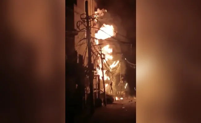 Fire At Factory In Delhi Industrial Area, 6 Firefighters Injured Fire At Factory In Delhi Industrial Area, 6 Firefighters Injured