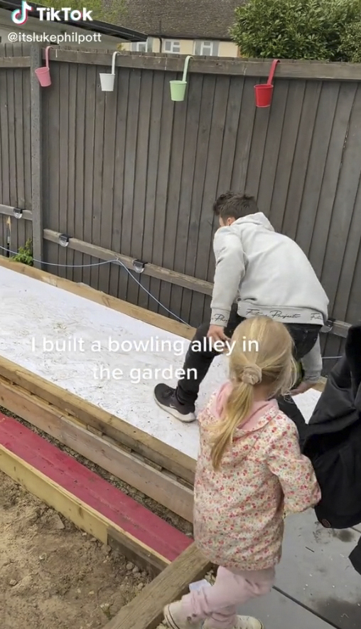 He used eight wooden pallets to make the ramp
