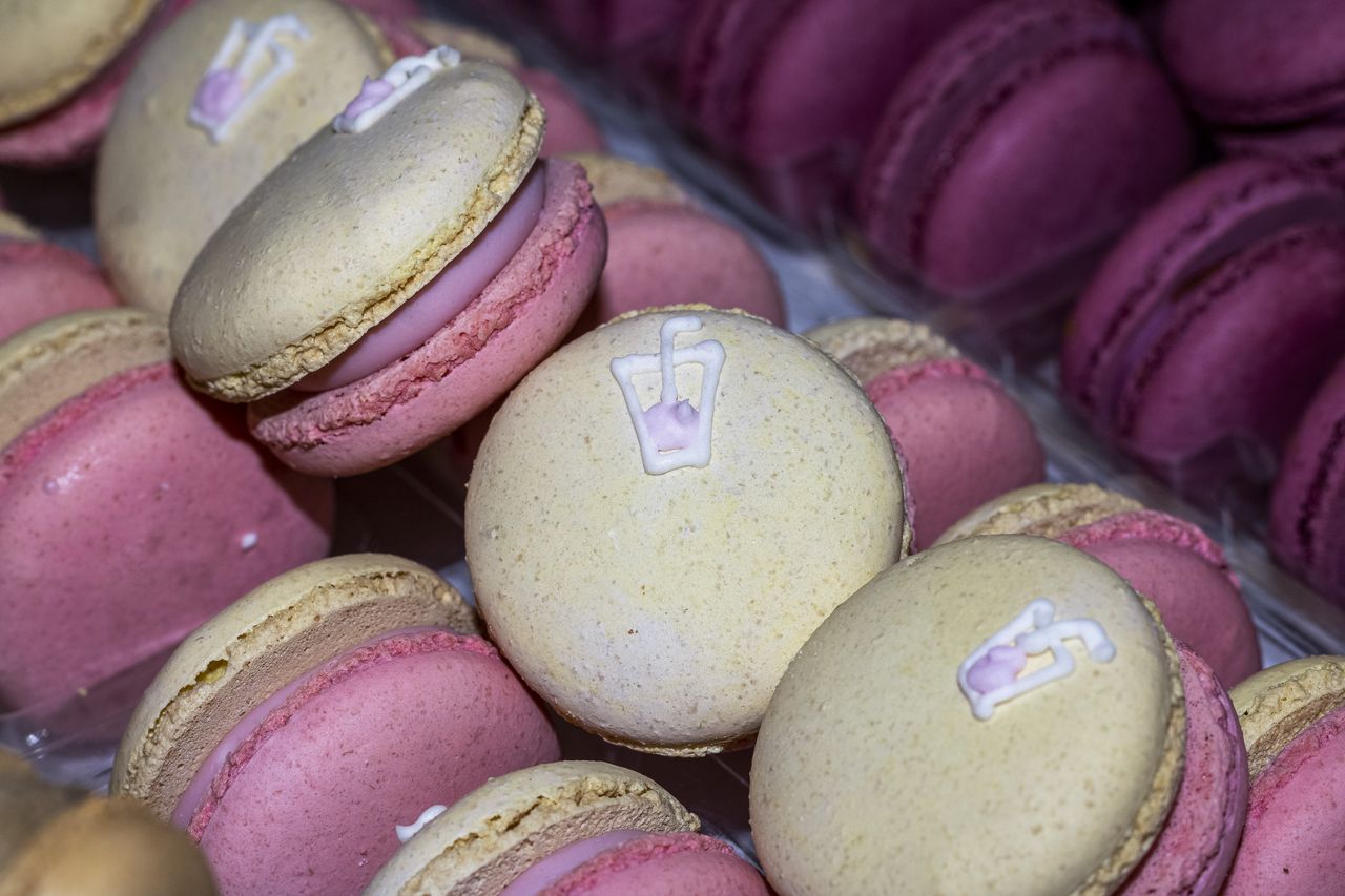 Sweet Velvet Macarons