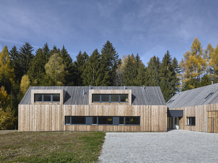 Forestry Pacov Administration Lodge / 20-20 Architects + Vyšehrad Atelier, © Filip Šlapal