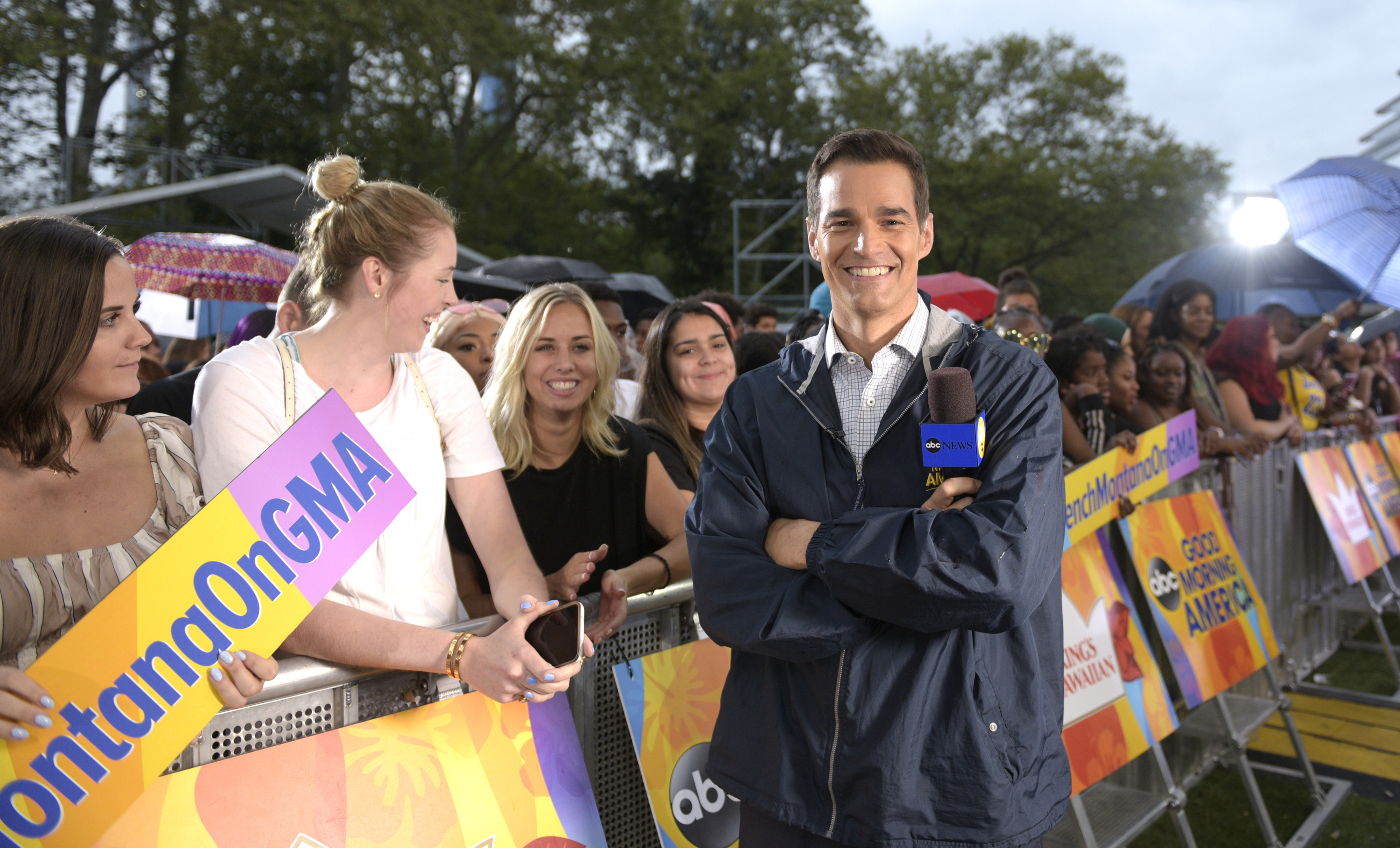 Rob Marciano posing with some fans during a GMA outdoor concert