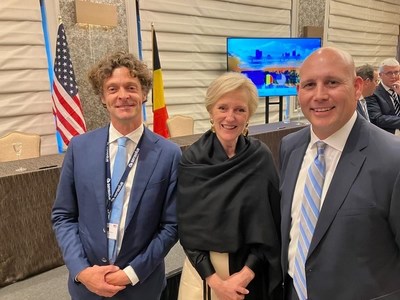 The partnership was officially signed in Atlanta during Princess Astrid's trade tour of the United States.
(left) Kristoff Van Rattinghe, Sensolus CEO, Princess Astrid of Belgium (middle), and Erik Frank, Tosca CEO (right)