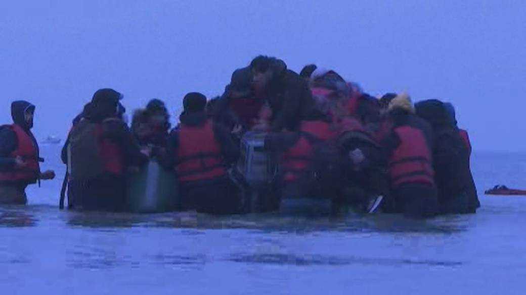 Click to play video: 'Aid groups react to tragedy in English Channel, say migrants need better options'