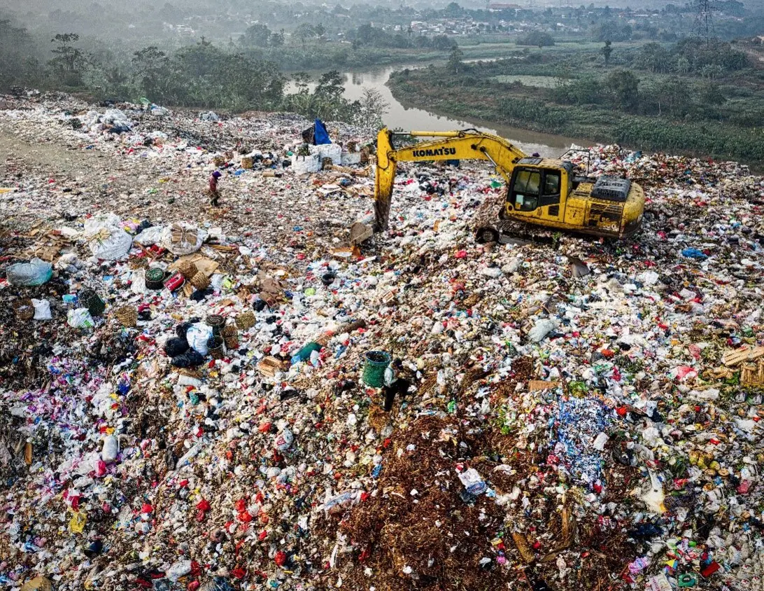 The United Nations Environmental Assembly has signed a historic treaty to reduce the amount of plastic waste ending up in landfill. (Image source: Pexels).