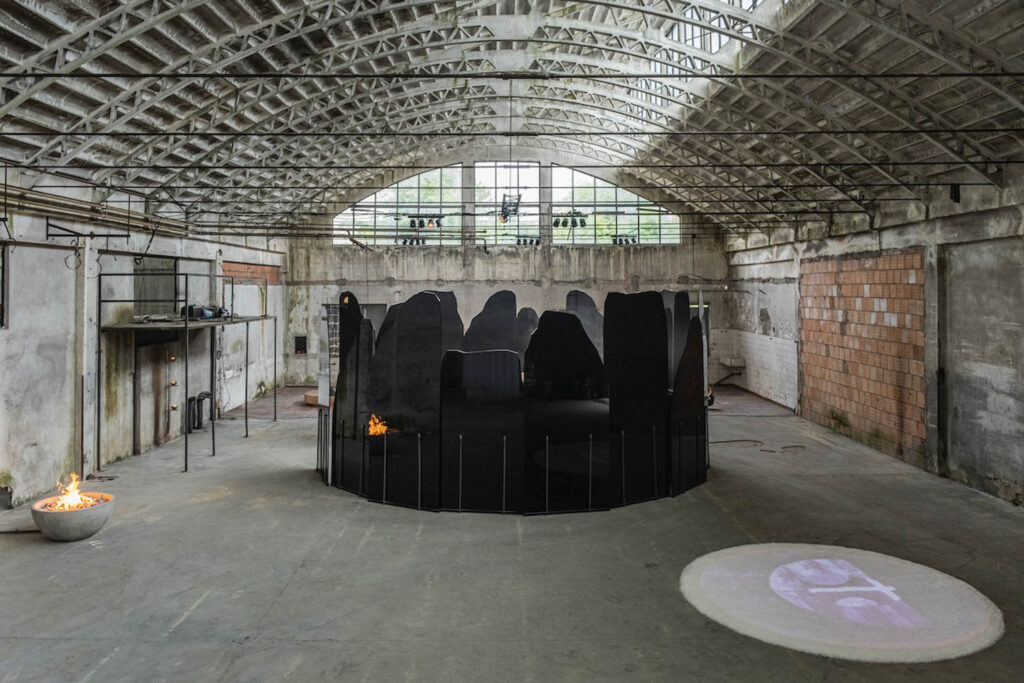 In a jagged circular enclosure recalling the prehistoric monument Stonehenge, Galerie Philia presented Temenos – sanctuary in Greek – the first series of collectible design by Studiopepe. Exploring the idea of religion in the history of objects, the series includes tables, chairs, a console, a mirror, and a lamp.