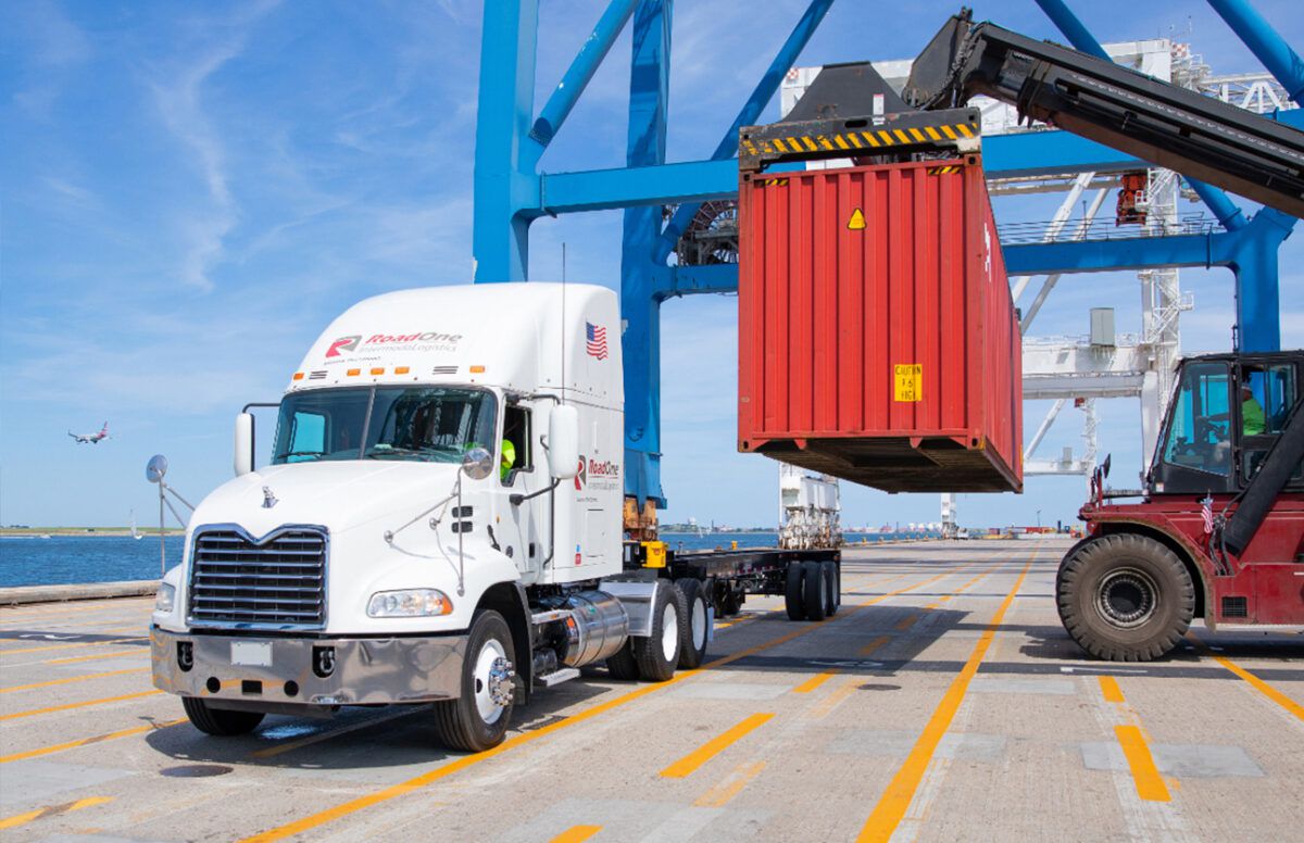 Loading a container on a drayage truck. (Photo: roadone.com)