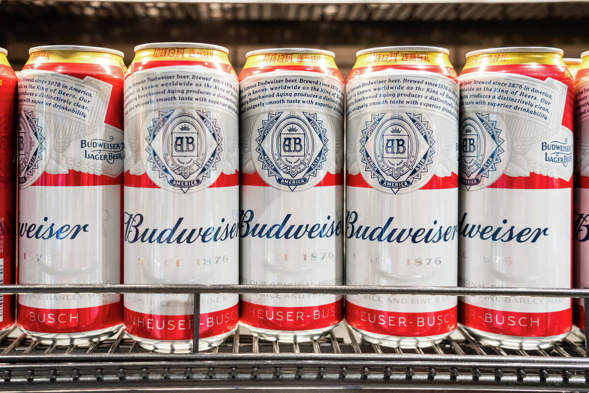 Anheuser-Busch, which produces Budweiser, Stella Artois and other popular beer brands, is closing its Oakland distribution center.