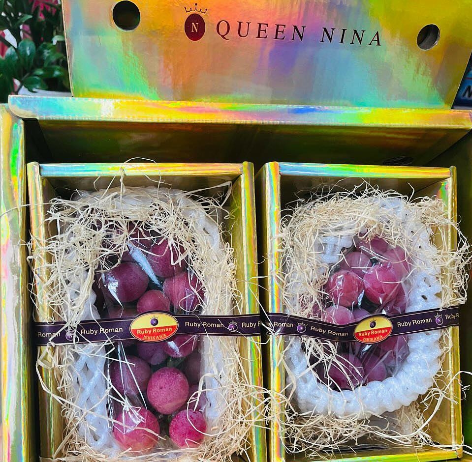 A box of grapes being sold as Ruby Roman in the Vietnamese market are kept in a box meant for Queen Nina grapes. Photo provided by the seller