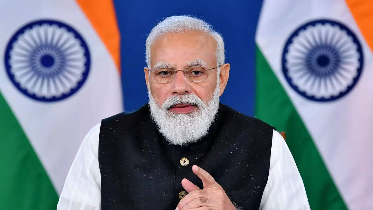 PM Narendra Modi instructs government to recruit 10 lakh people in 1.5 years PM Narendra Modi instructs government to recruit 10 lakh people in 1.5 years