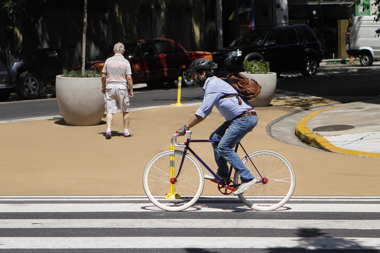 Urbanism with a Gender Perspective: 7 Guidelines for the Design of Public Spaces in Buenos Aires - Image 13 of 15