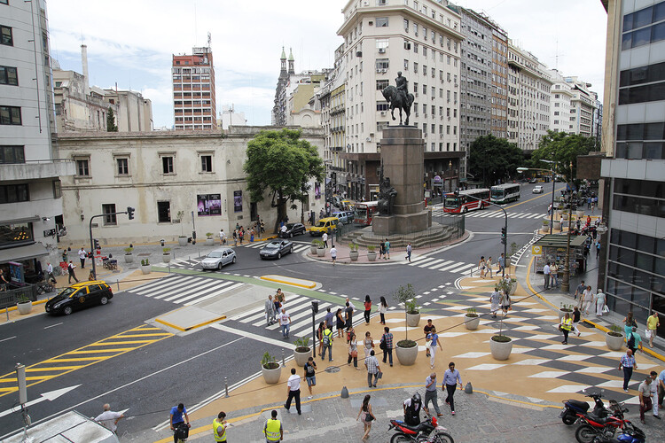 Urbanism with a Gender Perspective: 7 Guidelines for the Design of Public Spaces in Buenos Aires - Image 4 of 15