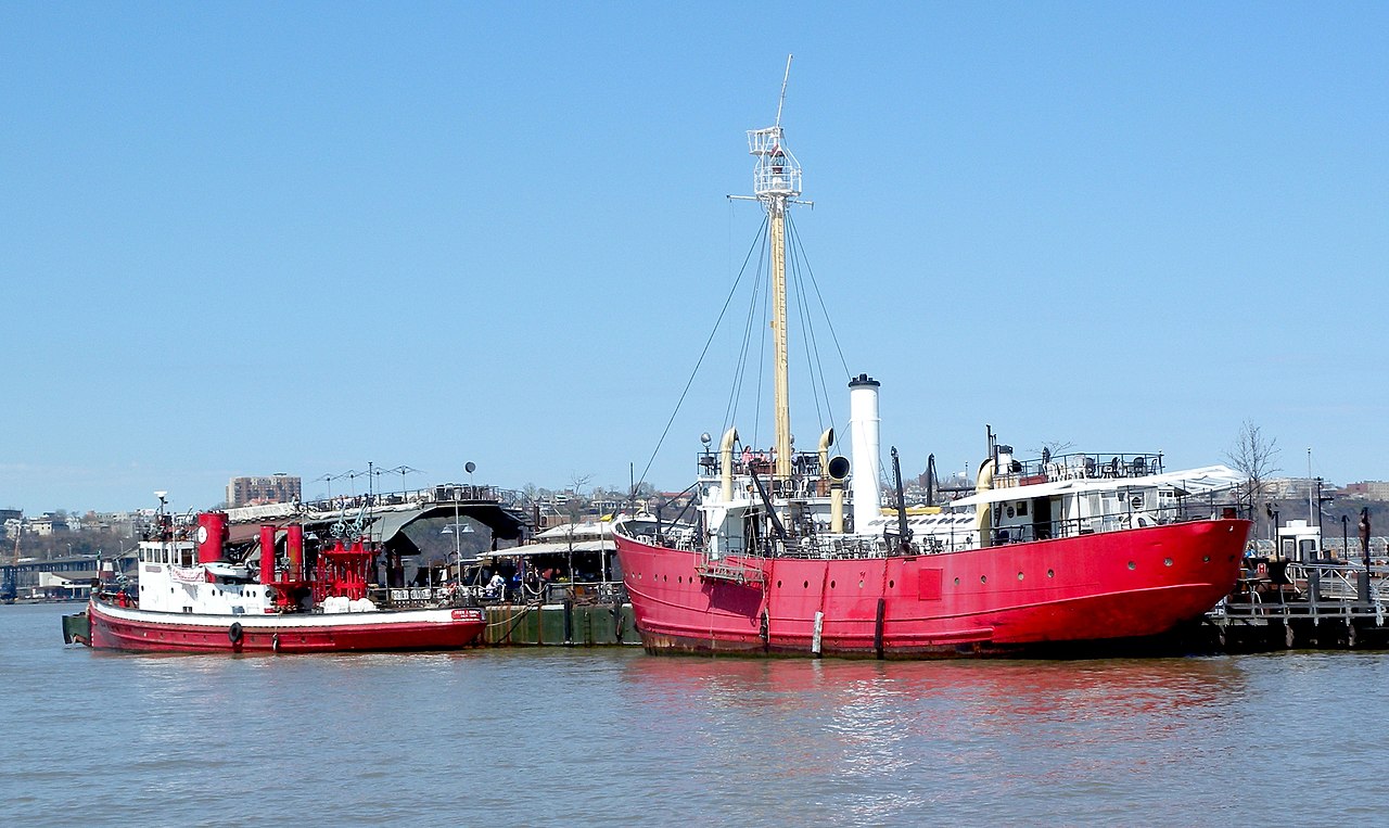 The former lightship Frying Pan and fireboat John J. Harvey on a sunny midday at Chelsea Harbor. 
(Photo: Jim Henderson/Wikipedia)