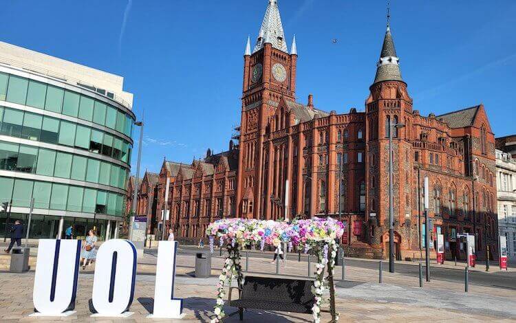 A building with a clock tower

Description automatically generated with medium confidence