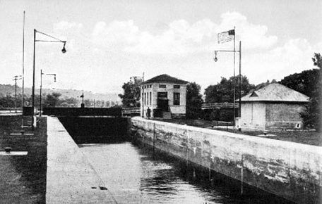 This is Champlain Canal Lock C5 (the same lock in the color photo at the top of the article). The lock was built between 1908-1911 and lifts boats 18 feet. (Photo: hudsoncrossingpark.org)