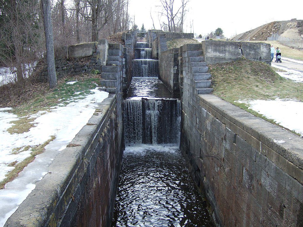 Second-generation water supply locks (the five combines), built to supply water from the Hudson River to the Champlain Canal at Fort Edward, New York. They are also utilized as secondary locks to navigate from Glen's Falls to the Champlain Canal, but are currently not in use. (Photo: Planmeister/wikipedia.org)