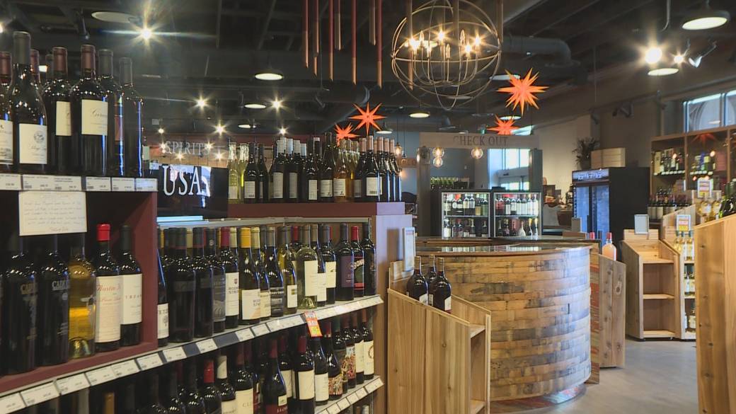 Click to play video: 'Alcohol slowly running dry for service industry after BCGEU strike'