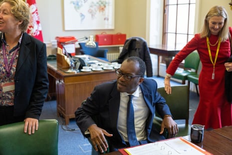 The Chancellor Kwasi Kwarteng meets representatives of the Financial Services industry at the Treasury