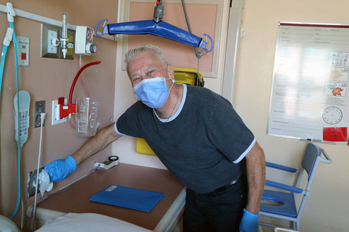 Frontline Worker at Hôtel-Dieu Grace Healthcare. Photo Credit: Hôtel-Dieu Grace Healthcare (CNW Group/CloroxPro® Canada)
