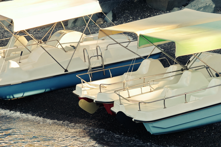 Electric pontoon boats