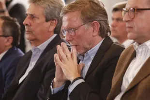 Agriculture Secretary Juan Jose Bahillo announces new soybean dollar during the press conference