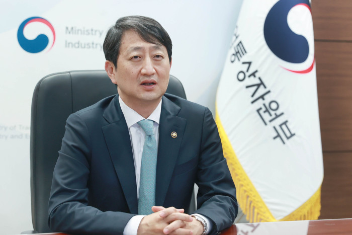 Ahn Duk-geun, South Korean trade minister