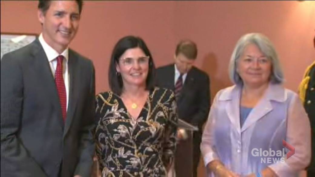 Click to play video: 'Filomena Tassi sworn in as minister responsible for Economic Development Agency'