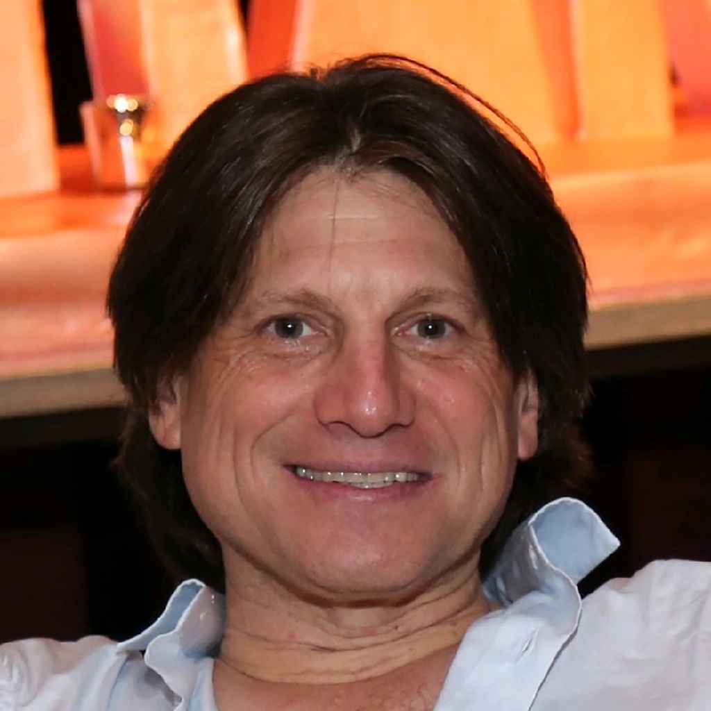 Digital Gadgets’ founder and CEO, Charlie Tebele and his family members have donated $300,000 to Hochul.