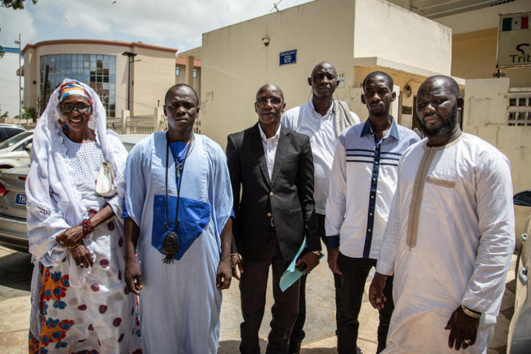 Des membres de Taxawu Cayar