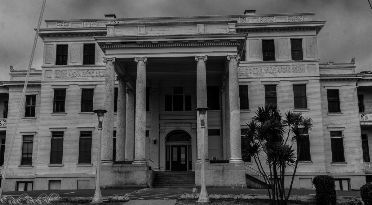 The front entrance of the former Mare Island Naval Hospital. (Photo: calexplornia.com)
