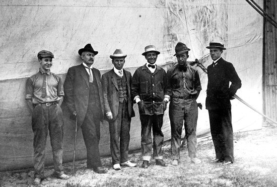 The crew of the America. Walter Wellman is second from left. (Photo: airships.net)