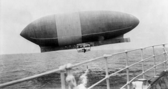 The airship America, photographed from the SS Trent. (Photo: airships.net)